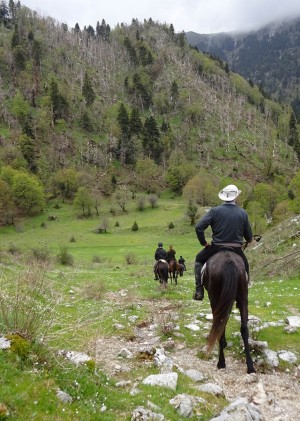 Through the mountains,  towards the sea, in the tracks  of King Skerdilajd - Albanin Great Escapes 2017